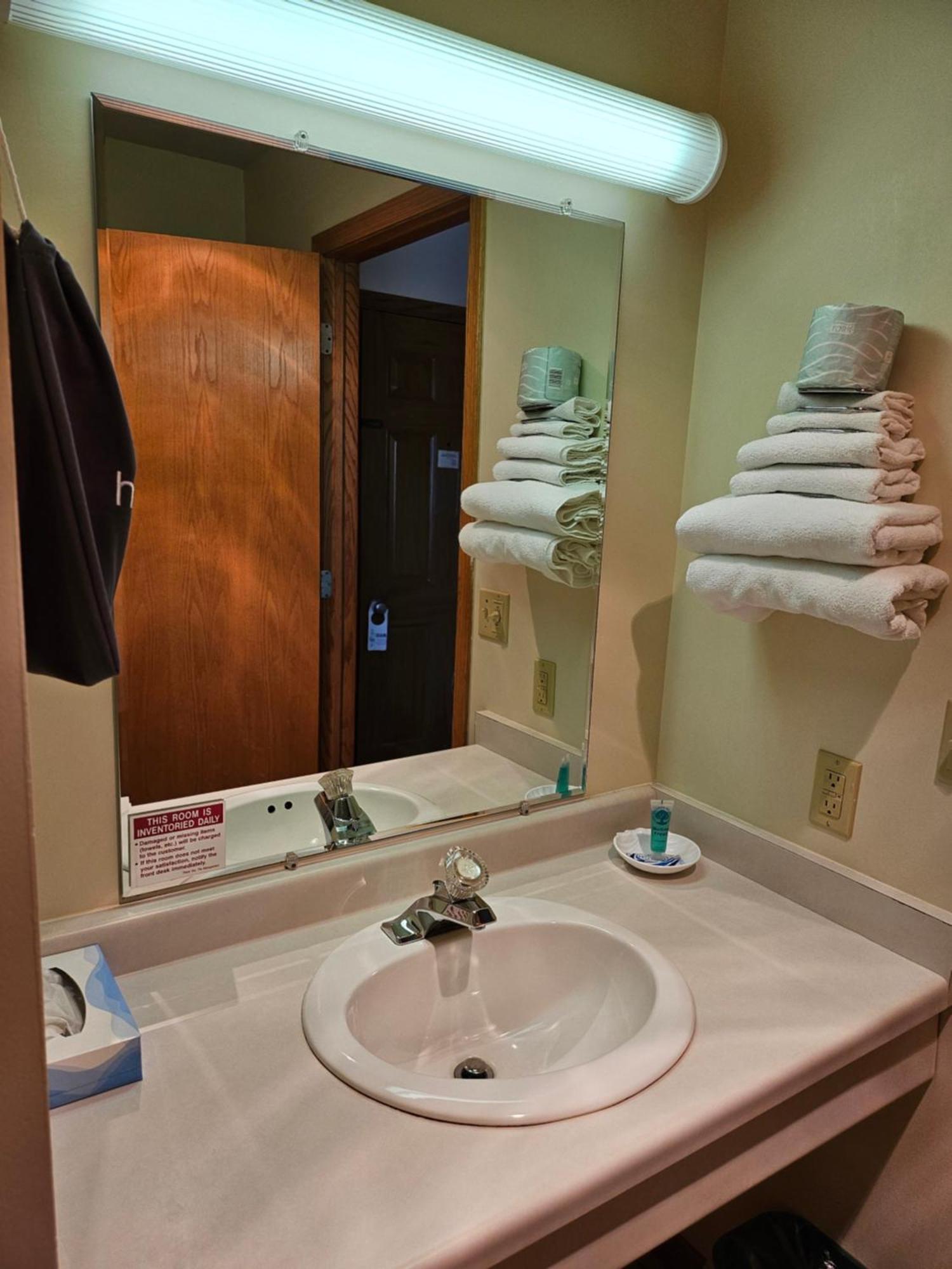 Lincoln Host Motor Inn Escanaba Kamer foto